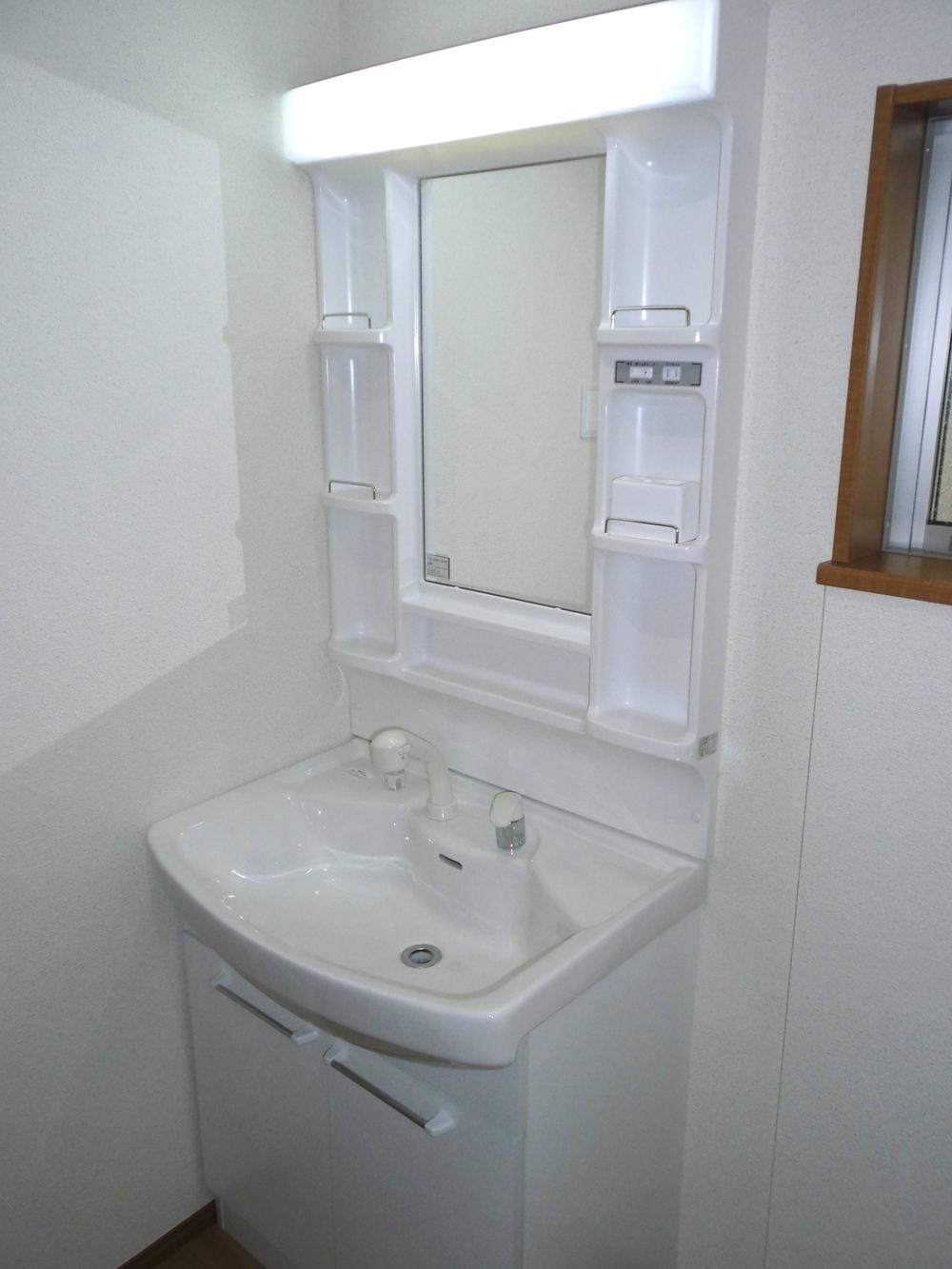 Wash basin, toilet. 1 Building (December 2013) Shooting