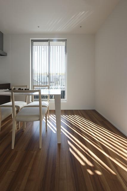 Non-living room. Dining space Asahi plug.