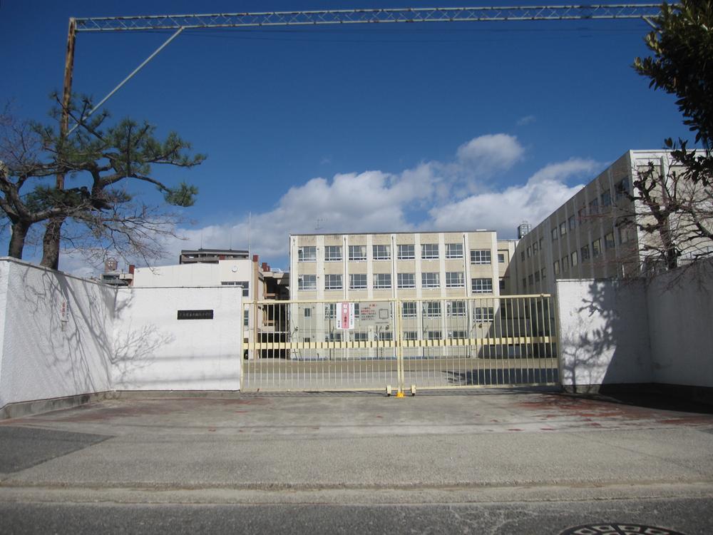 Primary school. Tashiro to elementary school 350m