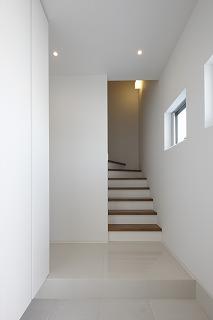 Entrance. Floor is a beautiful entrance hall finish in tiled feeling of luxury.