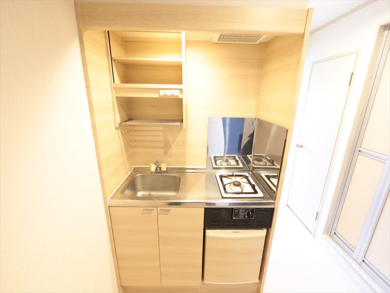 Kitchen. Kitchen (gas 1 burner stove)