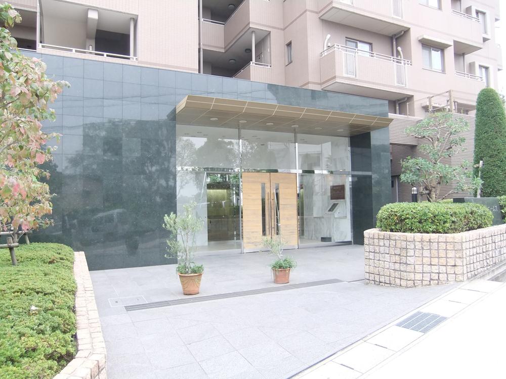 Entrance. Local (12 May 2013) Shooting