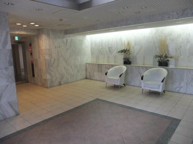 Entrance. Common areas