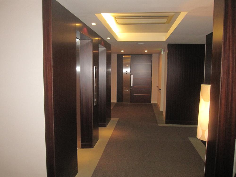 Entrance. Passage, which is the air conditioning control as hotels.