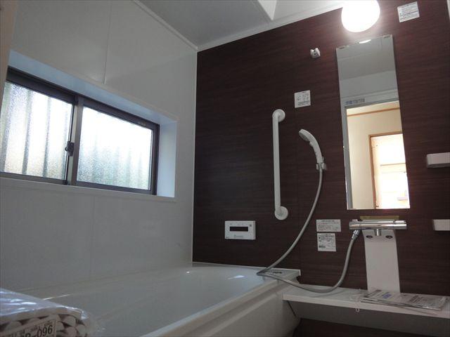 Bathroom. Same manufacturer construction cases