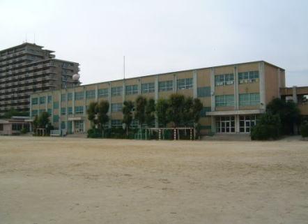 Junior high school. Chikusa 1942m until junior high school