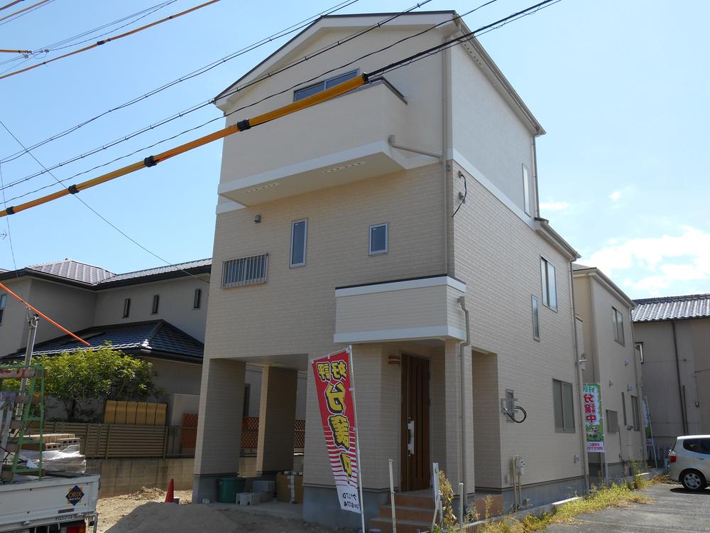 Local appearance photo. 1 Building completed ☆ (September 2013) Shooting