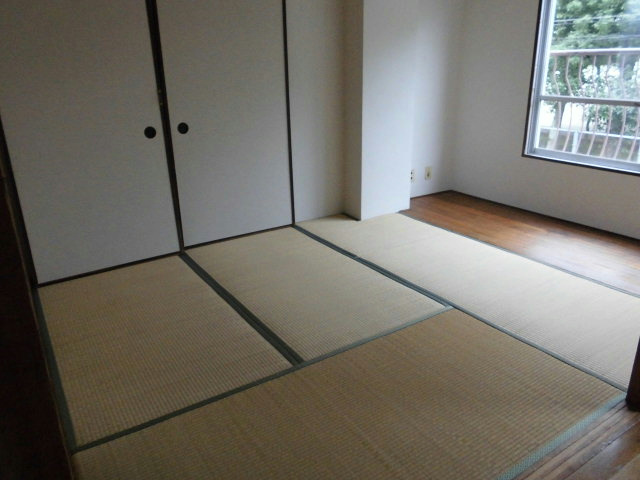 Other room space. Japanese-style room 4.5 Pledge