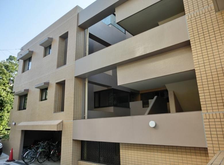 Local appearance photo. Local (11 May 2013) Shooting