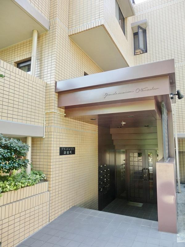 Entrance. Common areas