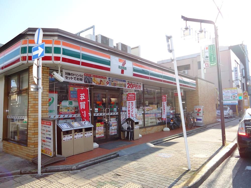 Convenience store. 980m to Seven-Eleven