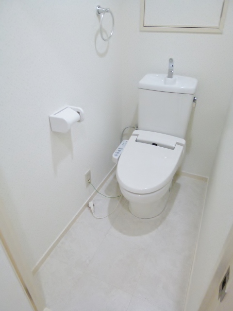 Toilet.  ☆ Toilet (with washlet) ☆