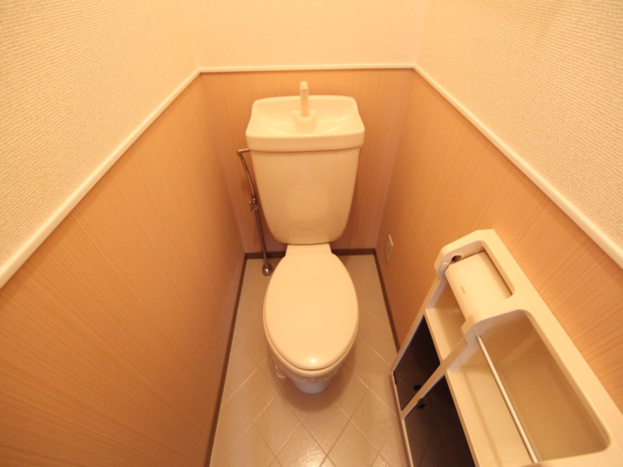 Toilet. Western-style toilet bus ・ Restroom