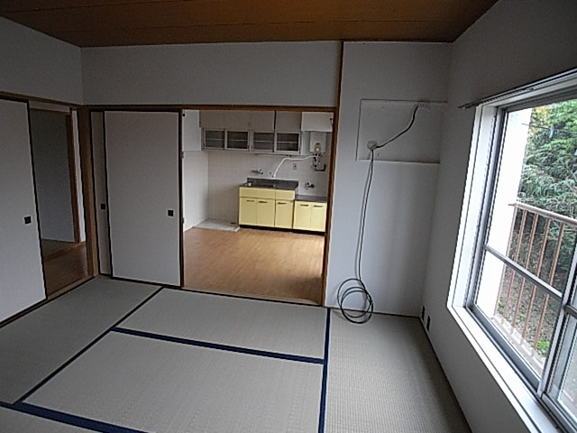 Living and room. It is a Japanese-style room and dining. 