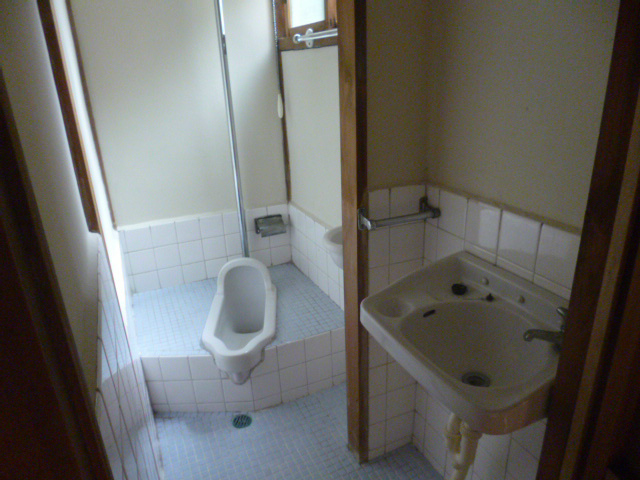 Toilet. 2F toilet and wash basin