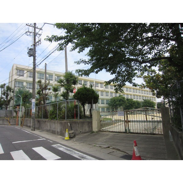 Primary school. 686m to Nagoya Municipal Higashiyama elementary school (elementary school)