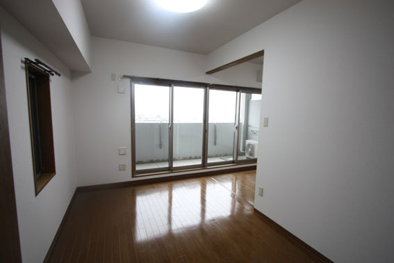 Living and room. It is a bright room with four glass door