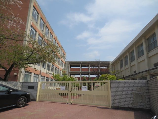 Primary school. 800m up to municipal Chiyoda Bridge Elementary School (elementary school)