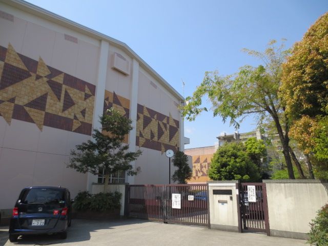 Junior high school. Municipal Chikusa until junior high school (junior high school) 2200m