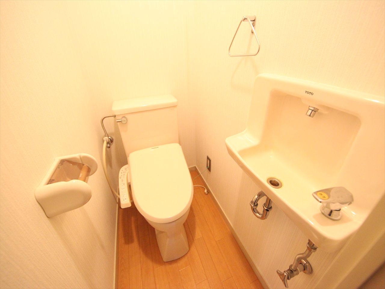 Toilet. bus ・ Restroom Warm water washing heating toilet seat Wash with field