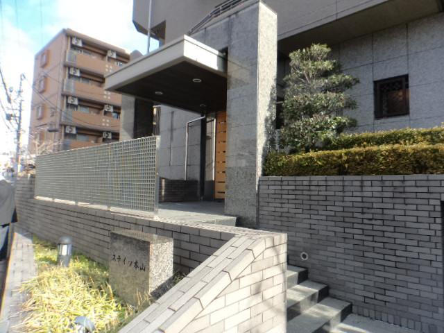 Entrance. Common areas