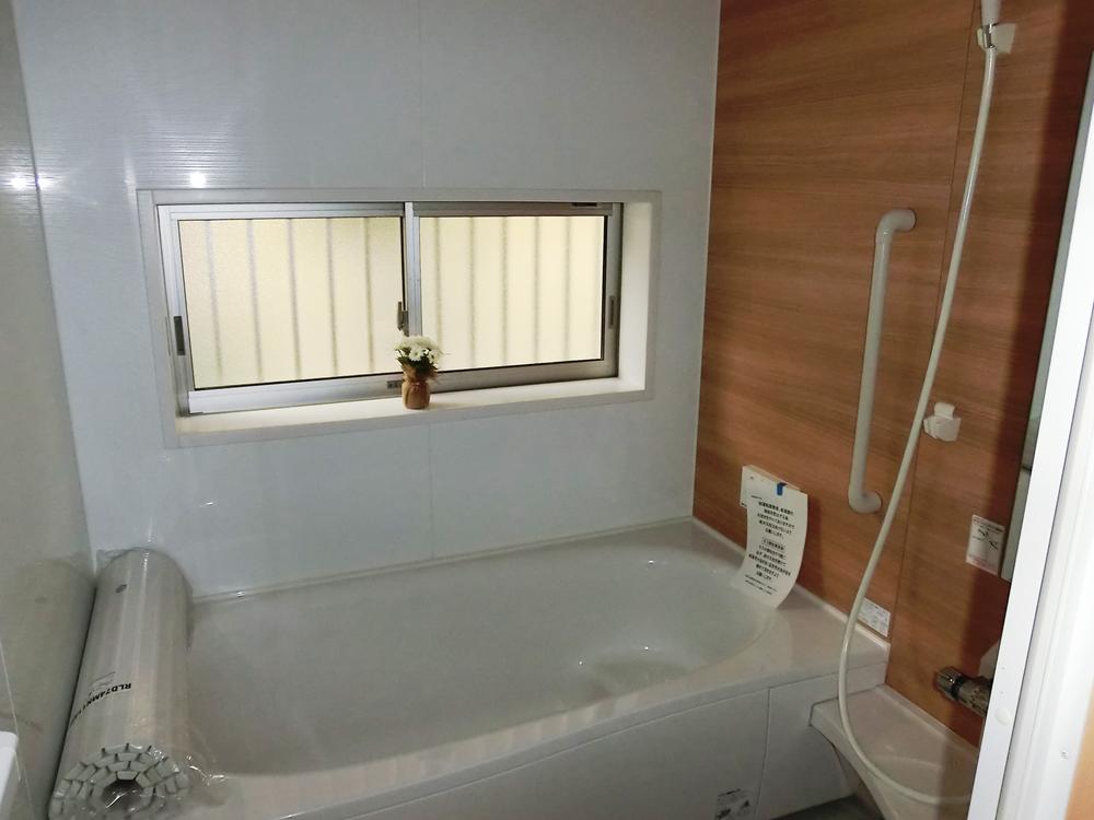 Bathroom. Indoor (12 May 2013) Shooting With reheating function