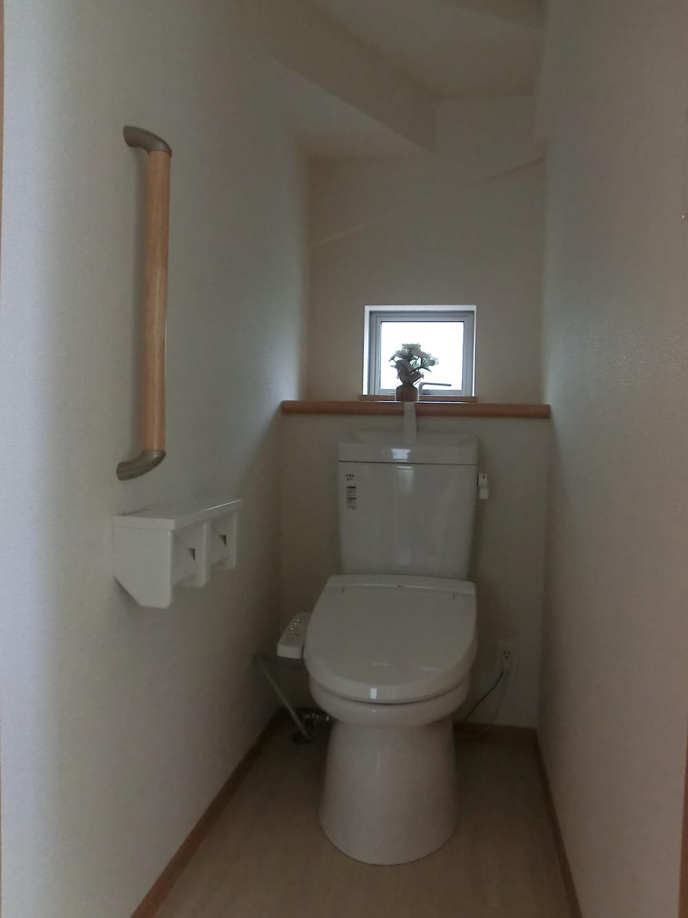 Toilet. Indoor (12 May 2013) Shooting