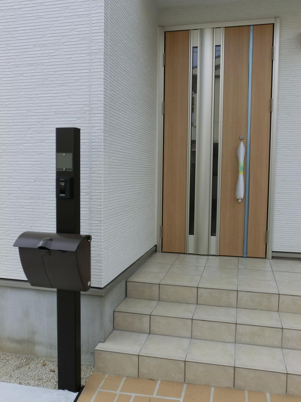 Entrance. Local (12 May 2013) Shooting