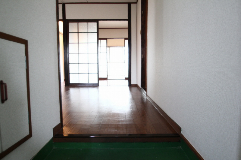 Entrance.  ※ It is a photograph of the 502 in Room