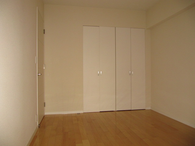 Other room space. Flooring