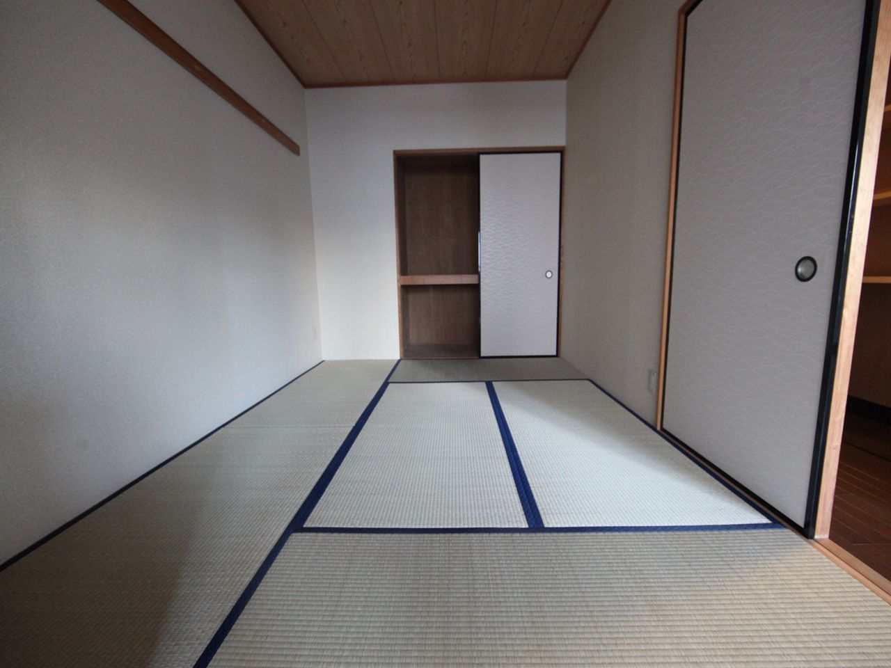 Receipt. Japanese-style room 6 quires With closet (storage rich have)