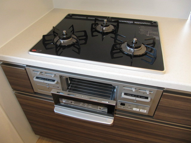 Kitchen. 3-neck with stove ・ With grill