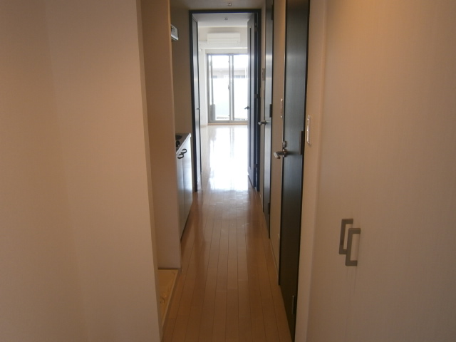 Other room space. Photo as seen from the front door