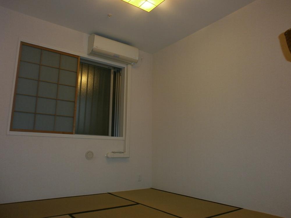 Non-living room. It has changed the Western-style Japanese-style room.