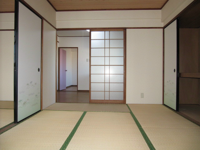 Other room space. Japanese-style room 6 quires