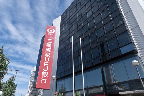 Surrounding environment. Bank of Tokyo-Mitsubishi UFJ east branch (a 9-minute walk ・ About 670m)
