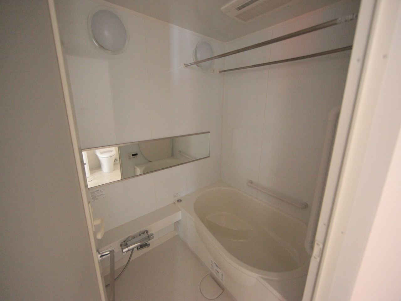 Bath. Bathroom with heating dryer Bathing with 24-hour ventilation function
