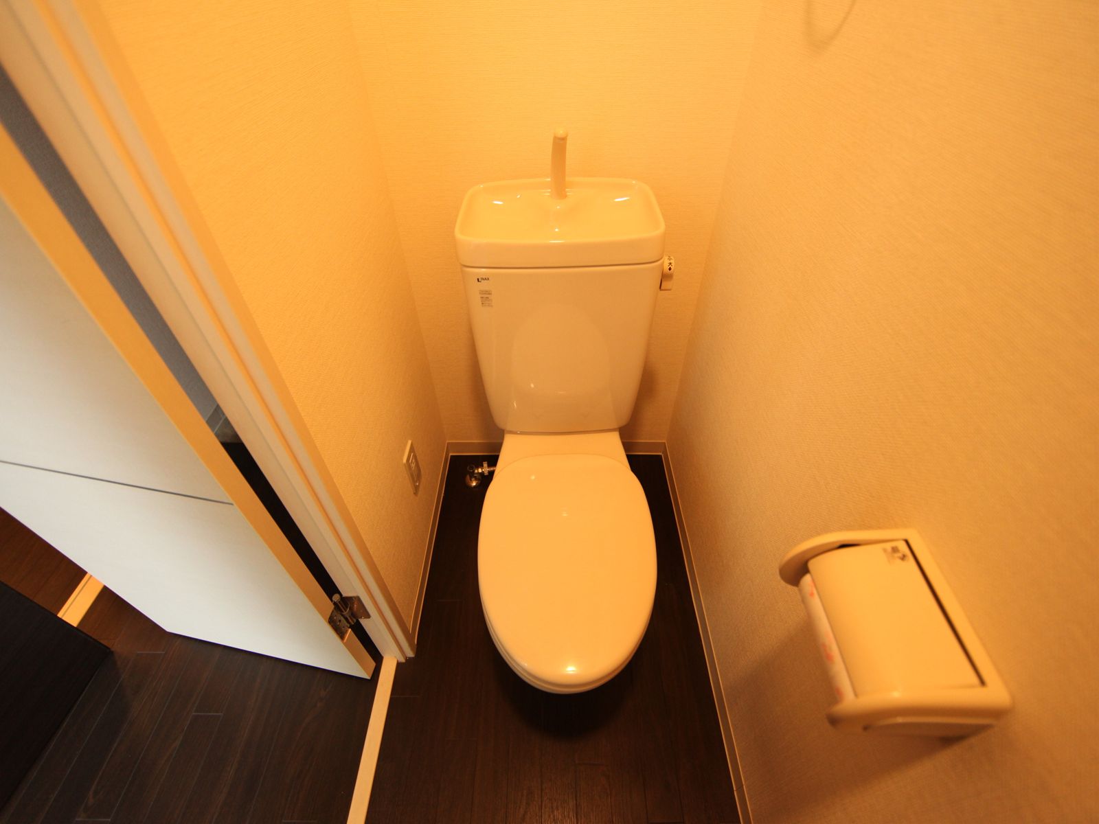 Toilet. Toilet (bath separate toilet) warm water washing toilet seat mounting Allowed