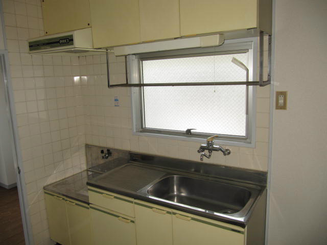 Kitchen. Two-necked gas stove installation Allowed