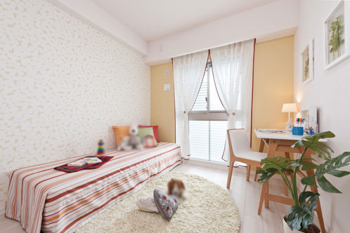 Interior.  [Children's room] Space that is decorated in soothing sunlight is, Heart richly, Brightly, In healthy us nurture the children (Model Room D type)