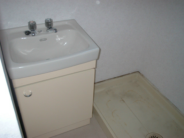 Washroom. Wash basin ・ Washing pan