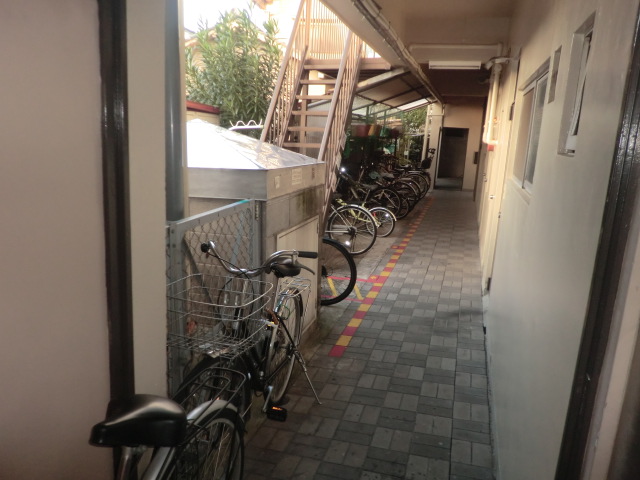 Other common areas. 1F is a bicycle storage