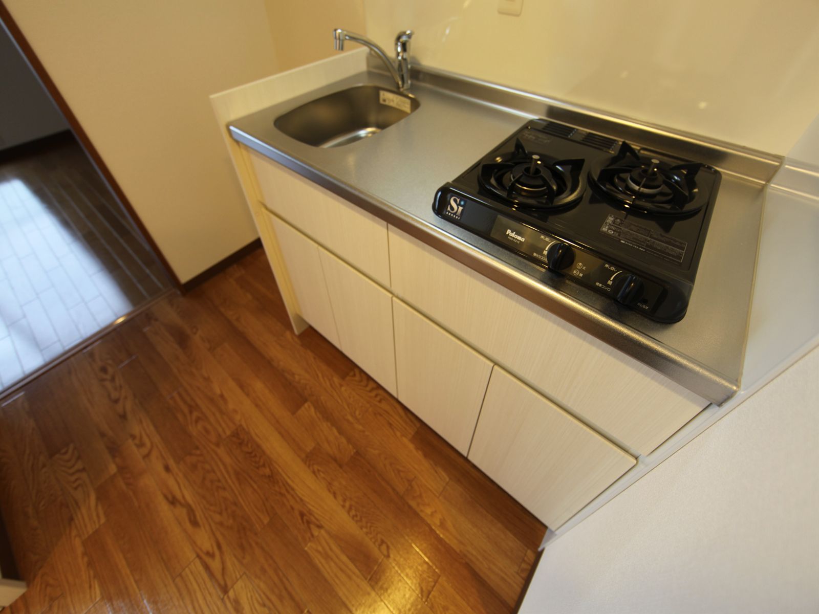 Kitchen. System kitchen (with stove 2 burners gas)