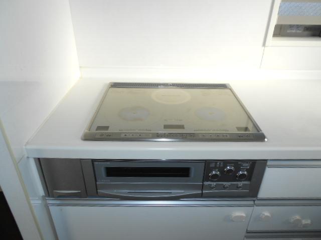 Kitchen. The top plate of the IH cooking heater because of the flat shape, Cleaning also can be done to ease.