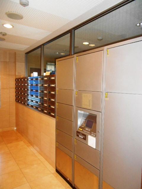 Other common areas. Delivery Box is convenient can receive the luggage even at the time of absence.