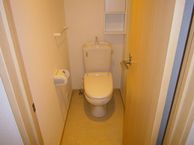 Toilet. Power points Available (washing with toilet seat installation Allowed)
