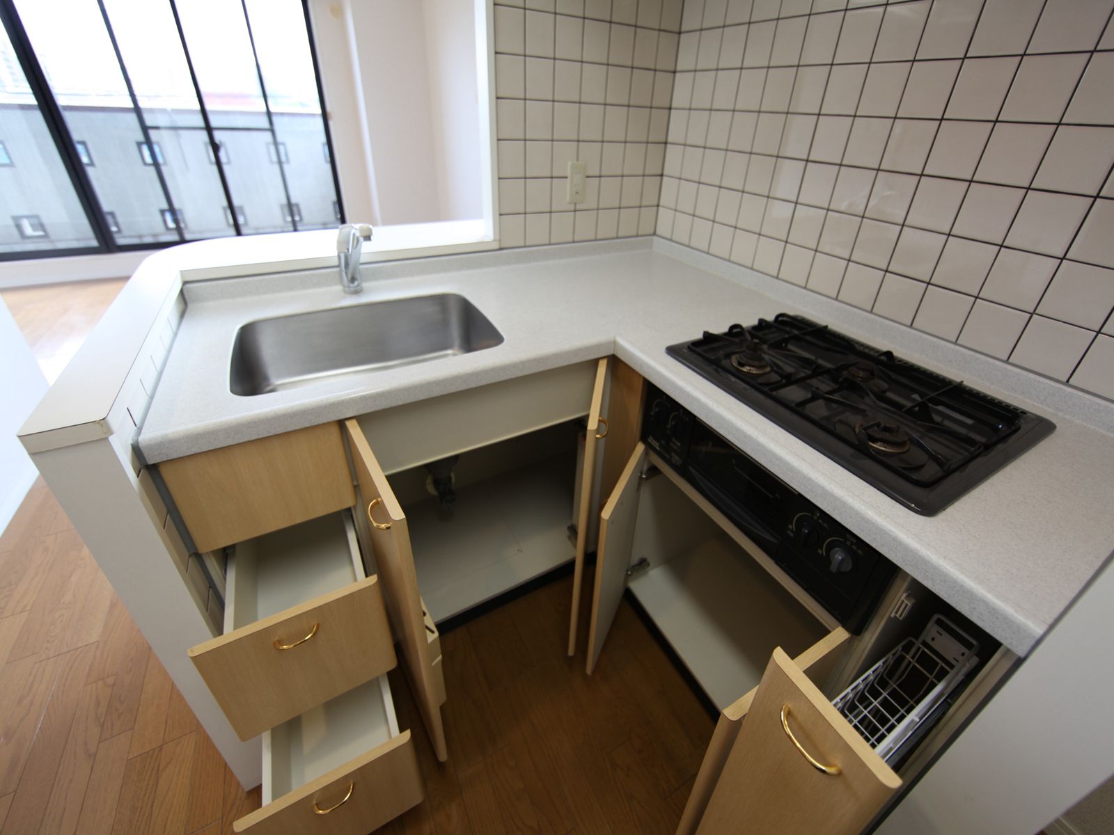 Kitchen. System kitchen (gas three-necked ・ Grill) counter kitchen