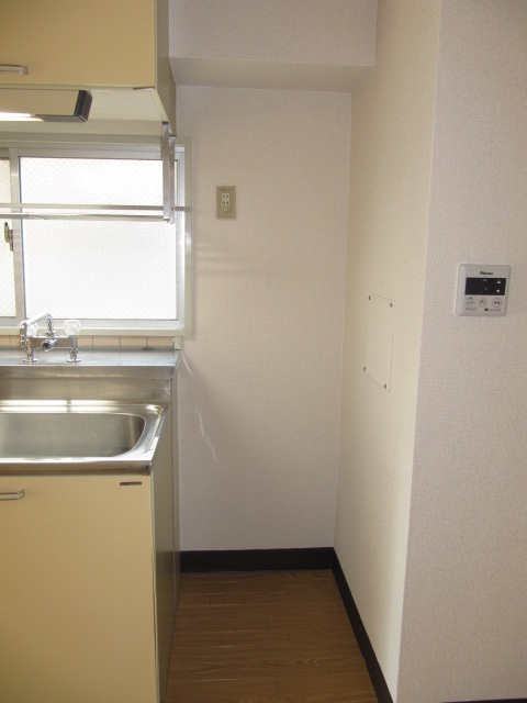 Kitchen. Refrigerator yard