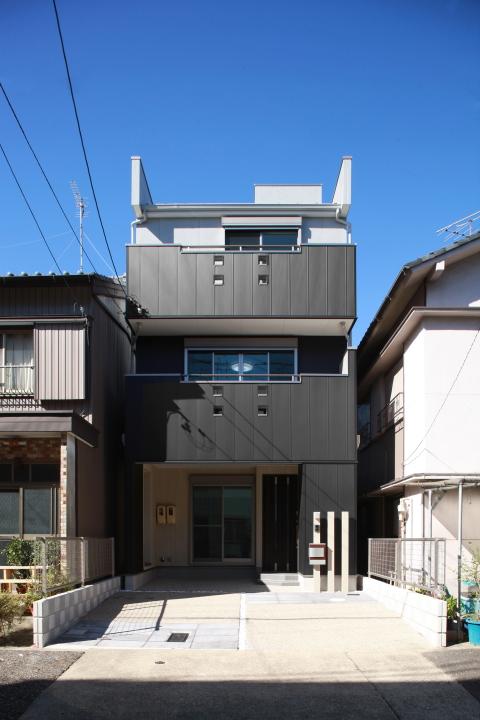 Same specifications photos (appearance). Stylish appearance is characterized by Dh series. Modern siding and galvanized steel sheet, It directed the stylish facade. 