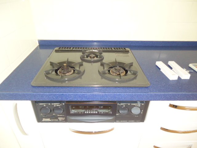 Kitchen. 3-burner stove